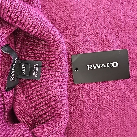 Soft Spongy Knit Sweater With Scalloped Edges - Picture 6 of 7